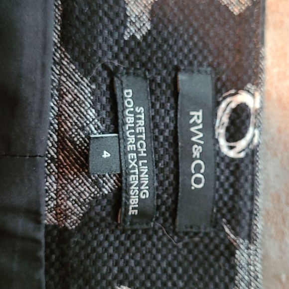 Skirt - Picture 3 of 4